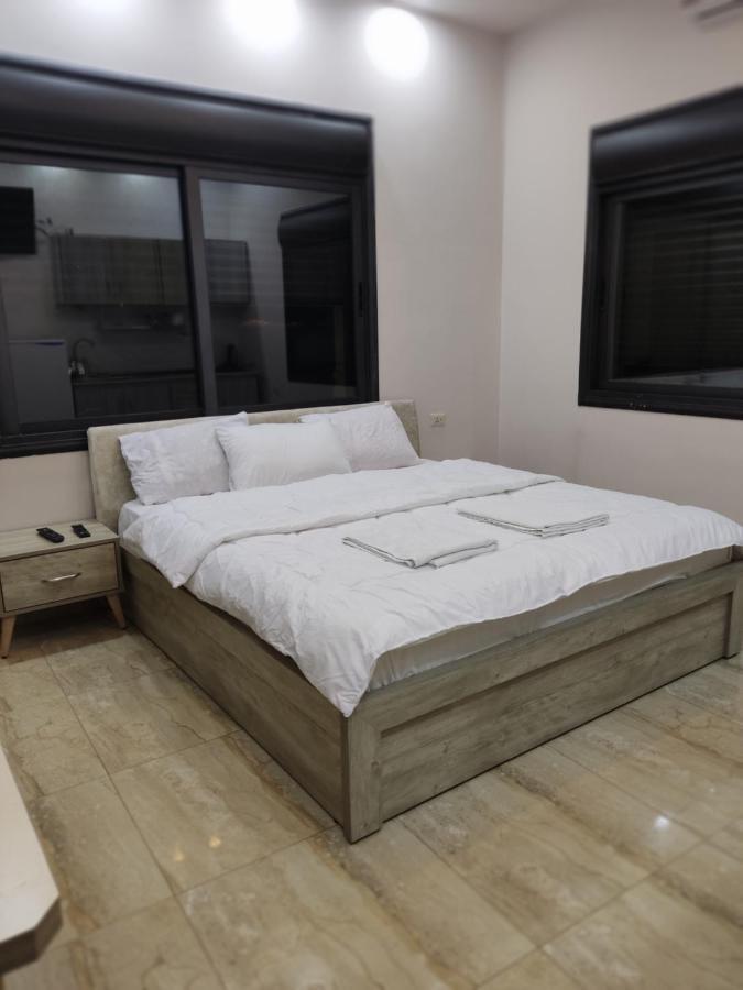 Lotus Housing For Furnished Apartments Джераш Стая снимка