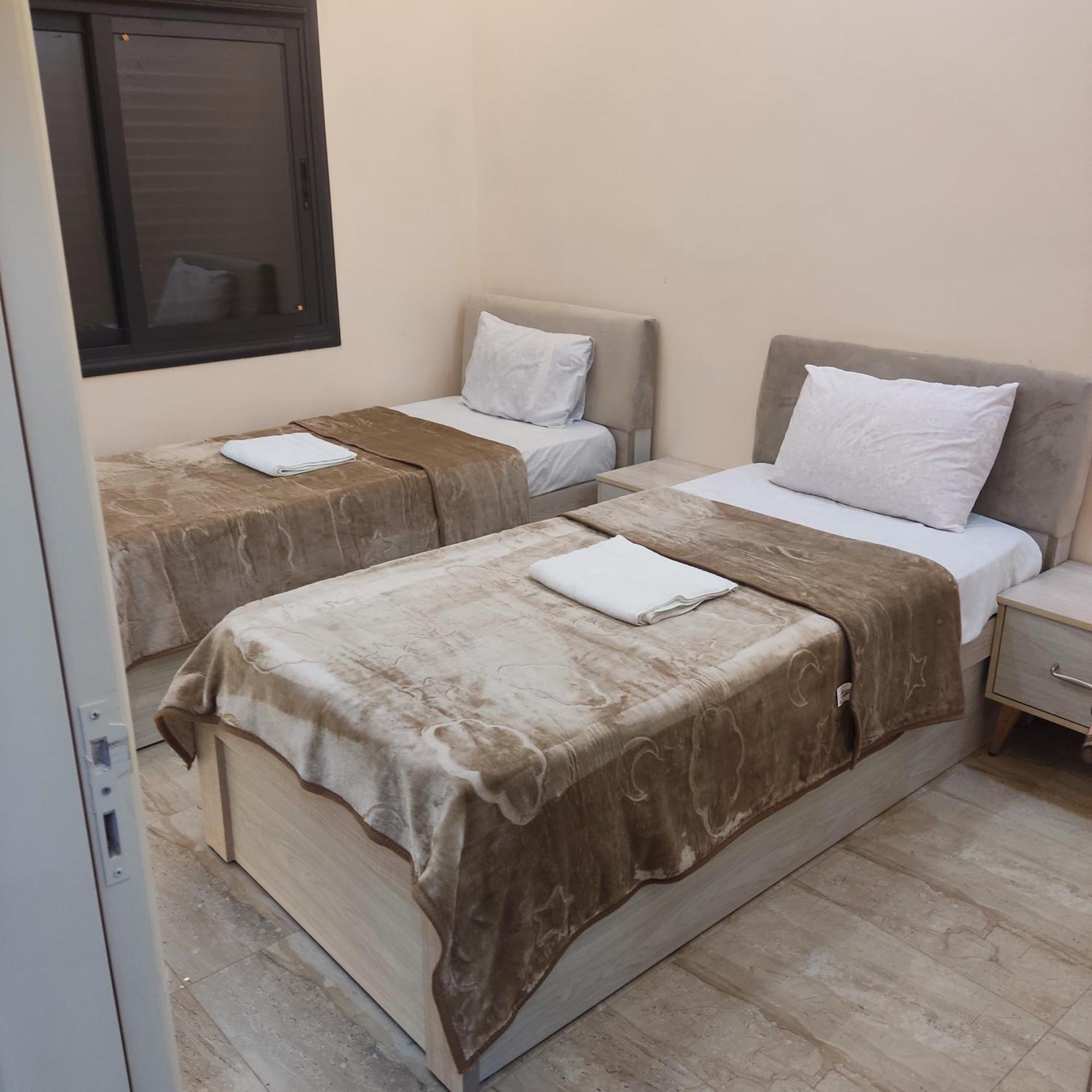 Lotus Housing For Furnished Apartments Джераш Екстериор снимка