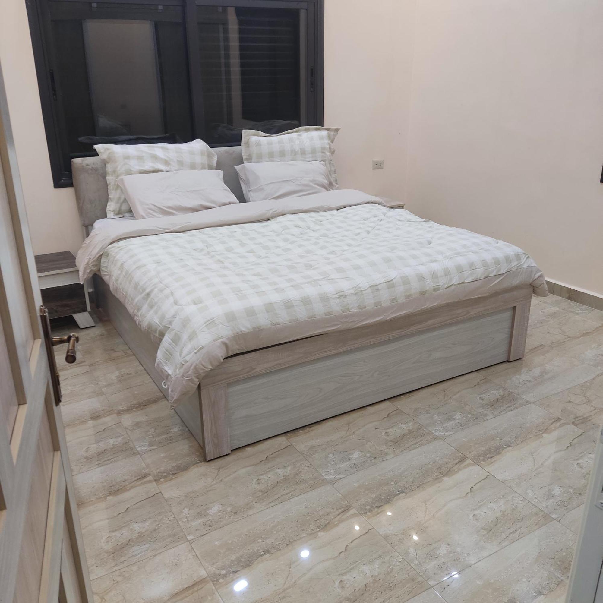 Lotus Housing For Furnished Apartments Джераш Екстериор снимка