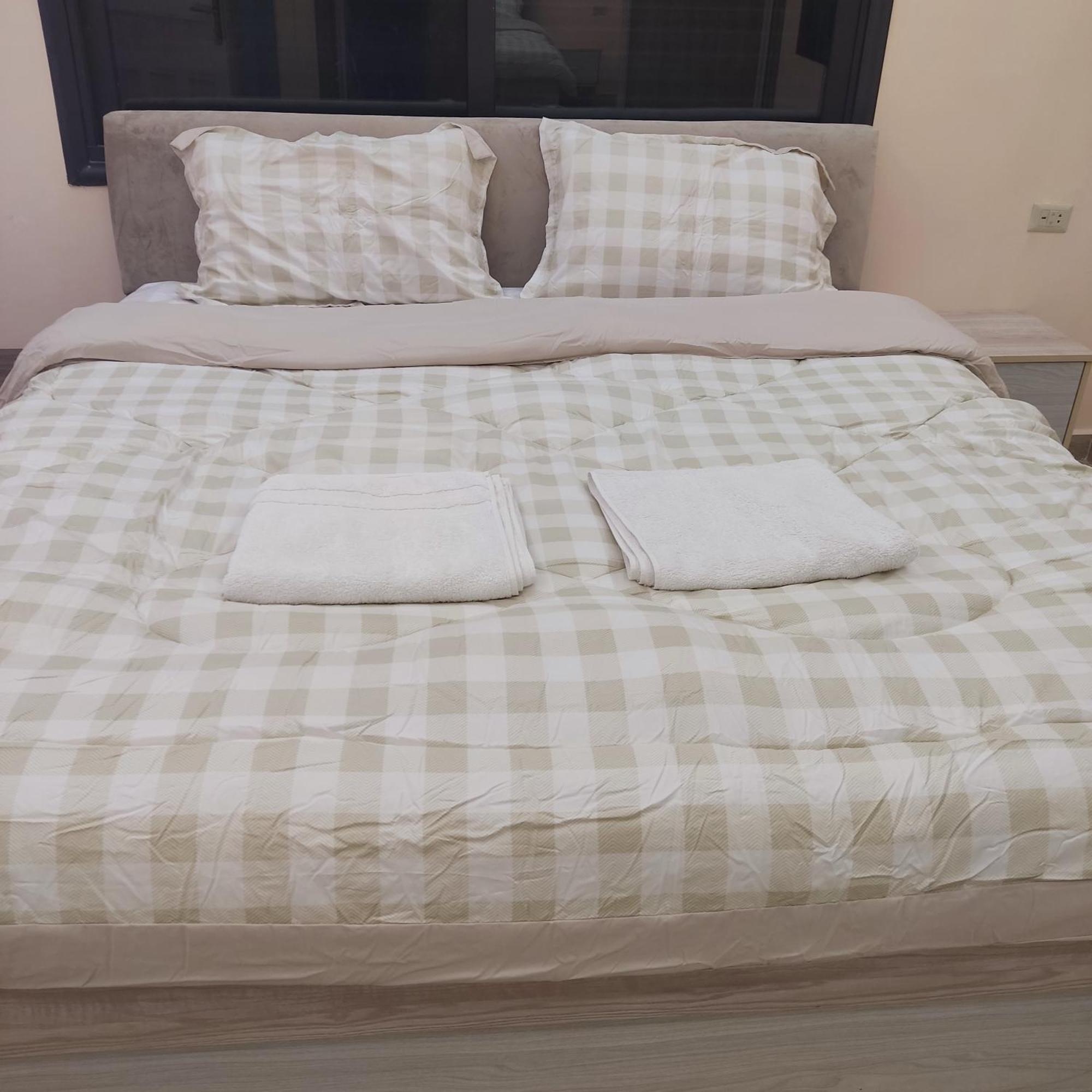 Lotus Housing For Furnished Apartments Джераш Екстериор снимка