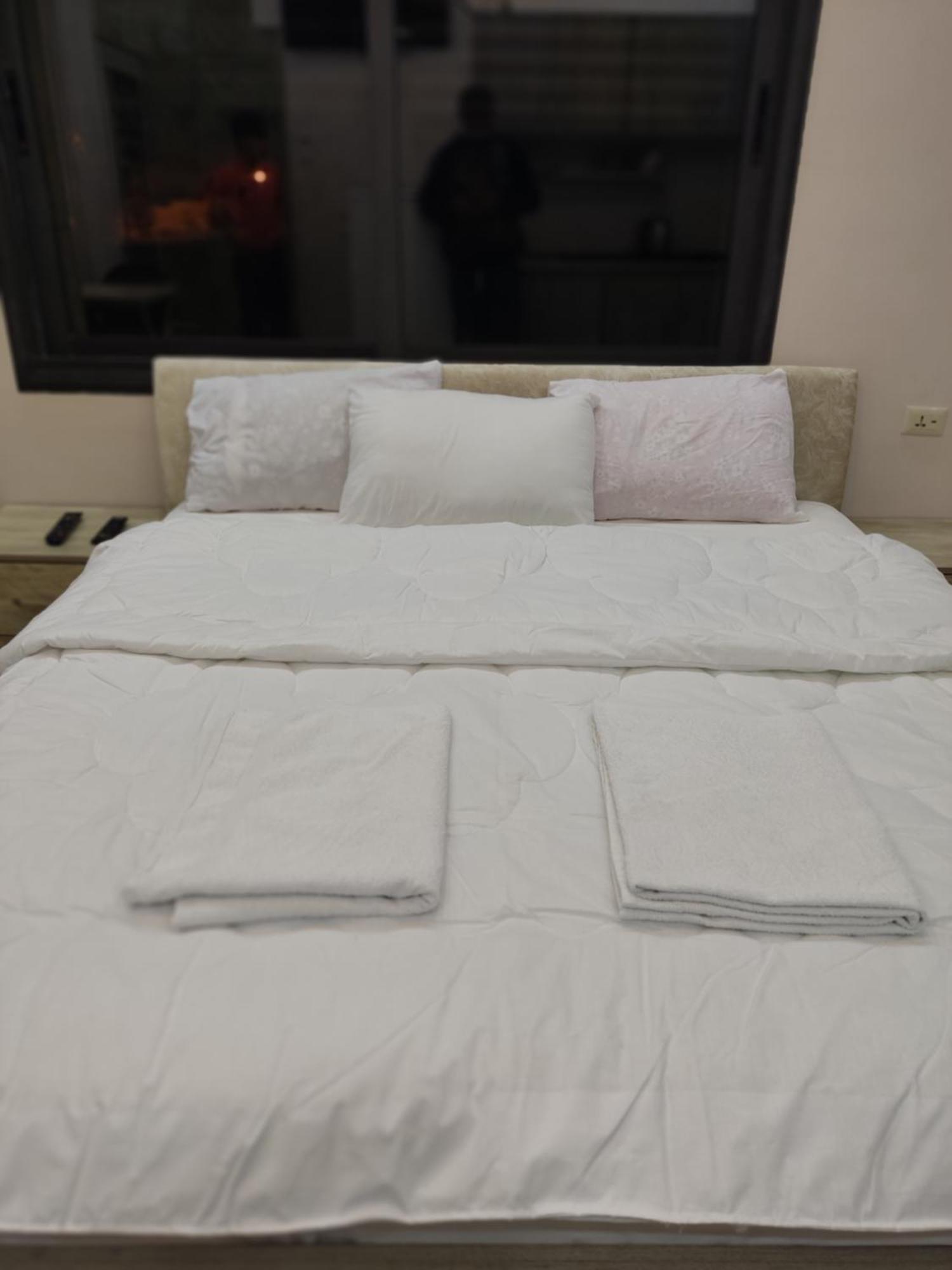 Lotus Housing For Furnished Apartments Джераш Стая снимка