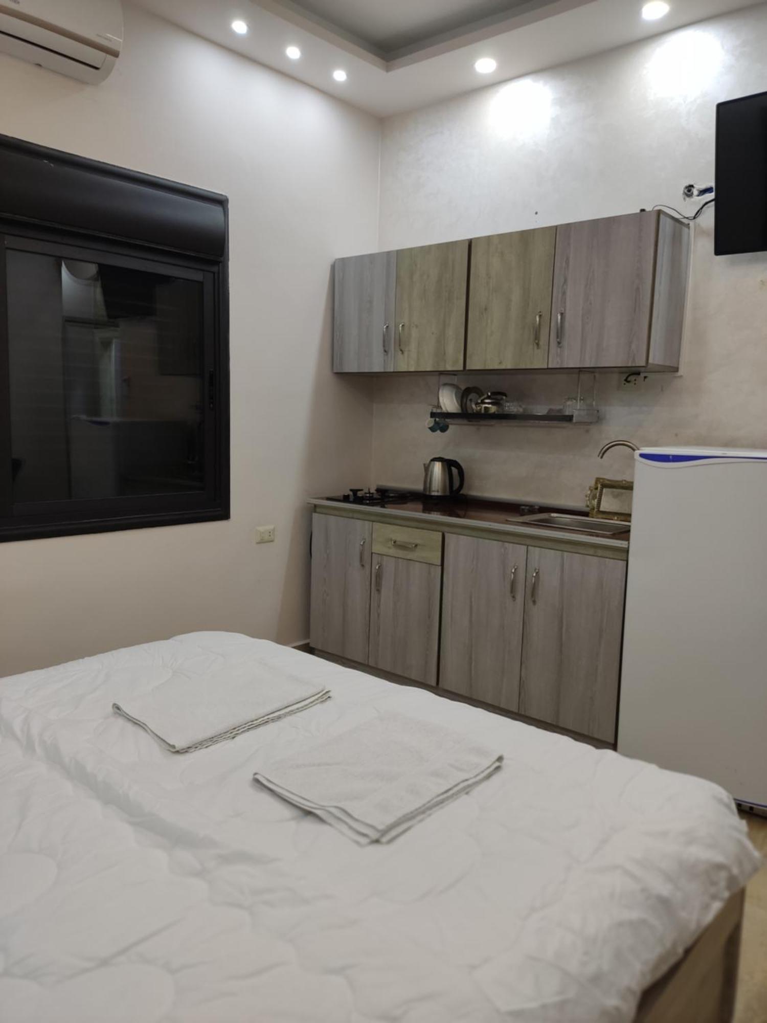 Lotus Housing For Furnished Apartments Джераш Стая снимка
